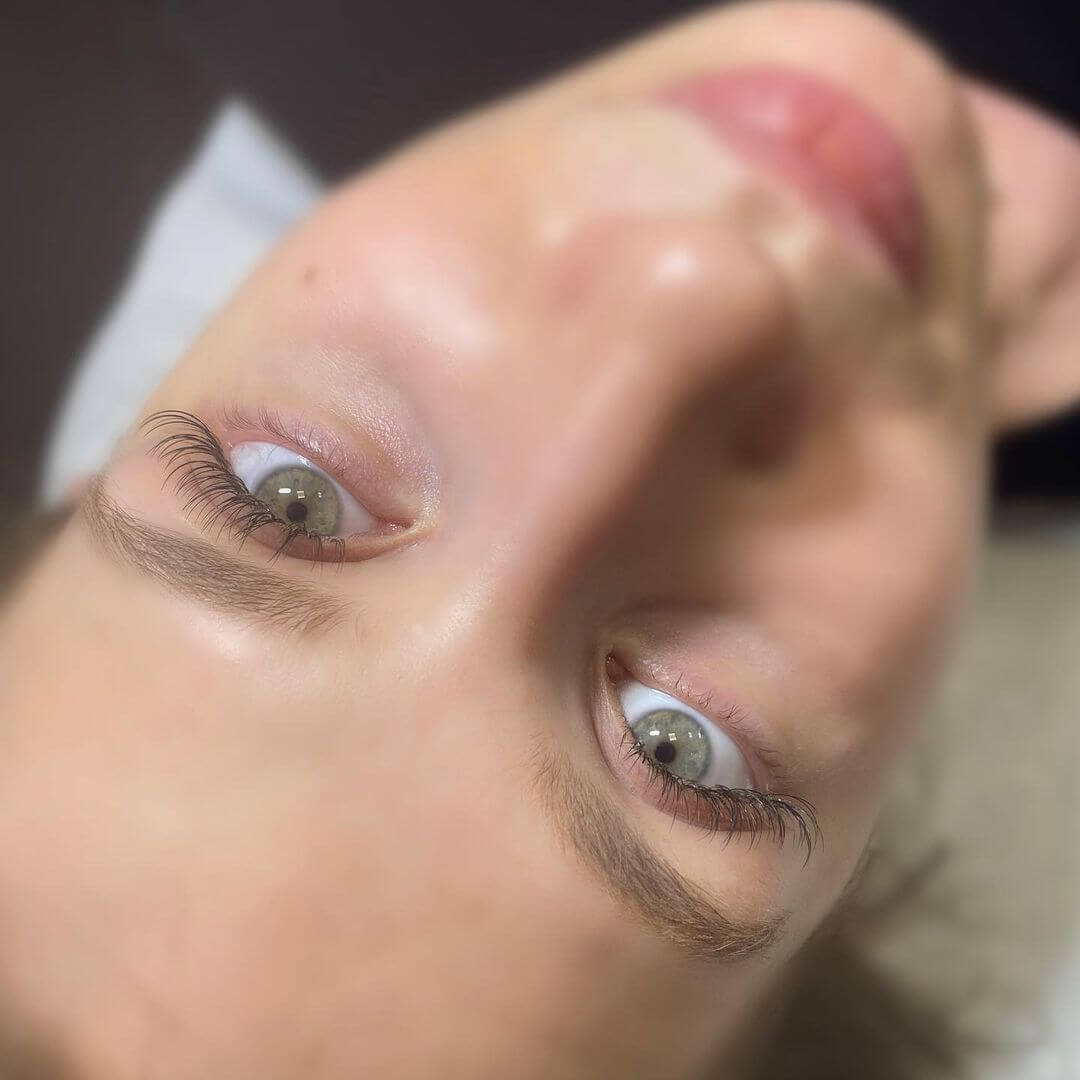 Extention ciglia – Effetto One to one